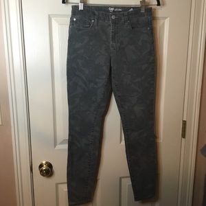 Gap Skinny Legging Jeans Gray/Green Floral - Size 4
